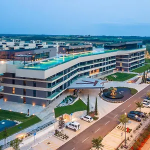 4* Hotel apartamentowy Petram & Residences